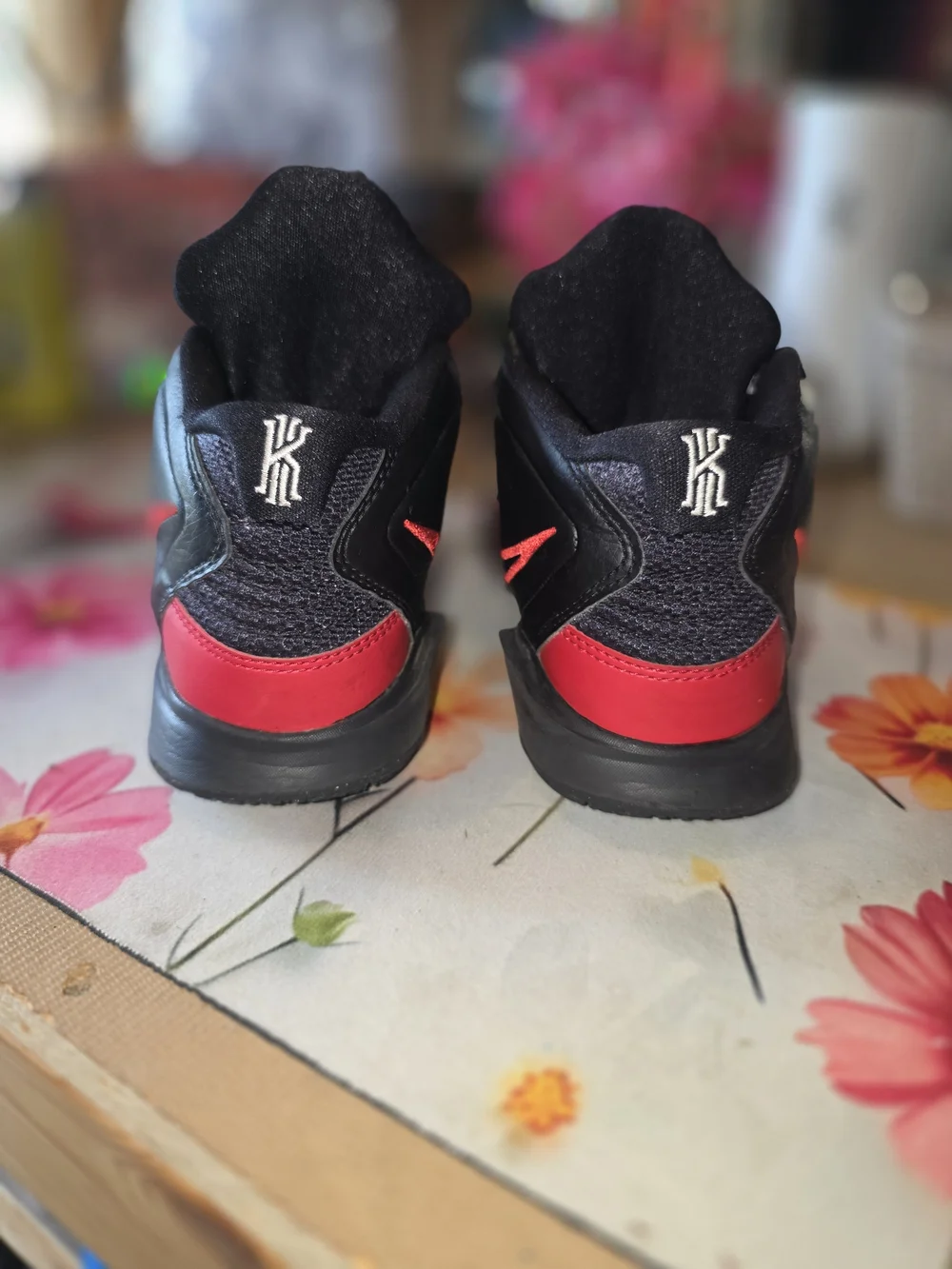 Nike Kids Black and Red Accent Sneakers - 1111 Detail